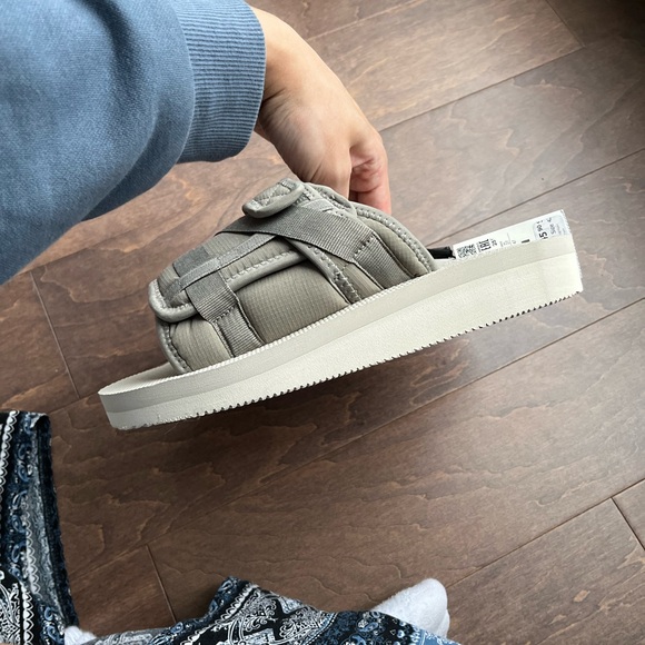 Zara slides - Picture 4 of 8